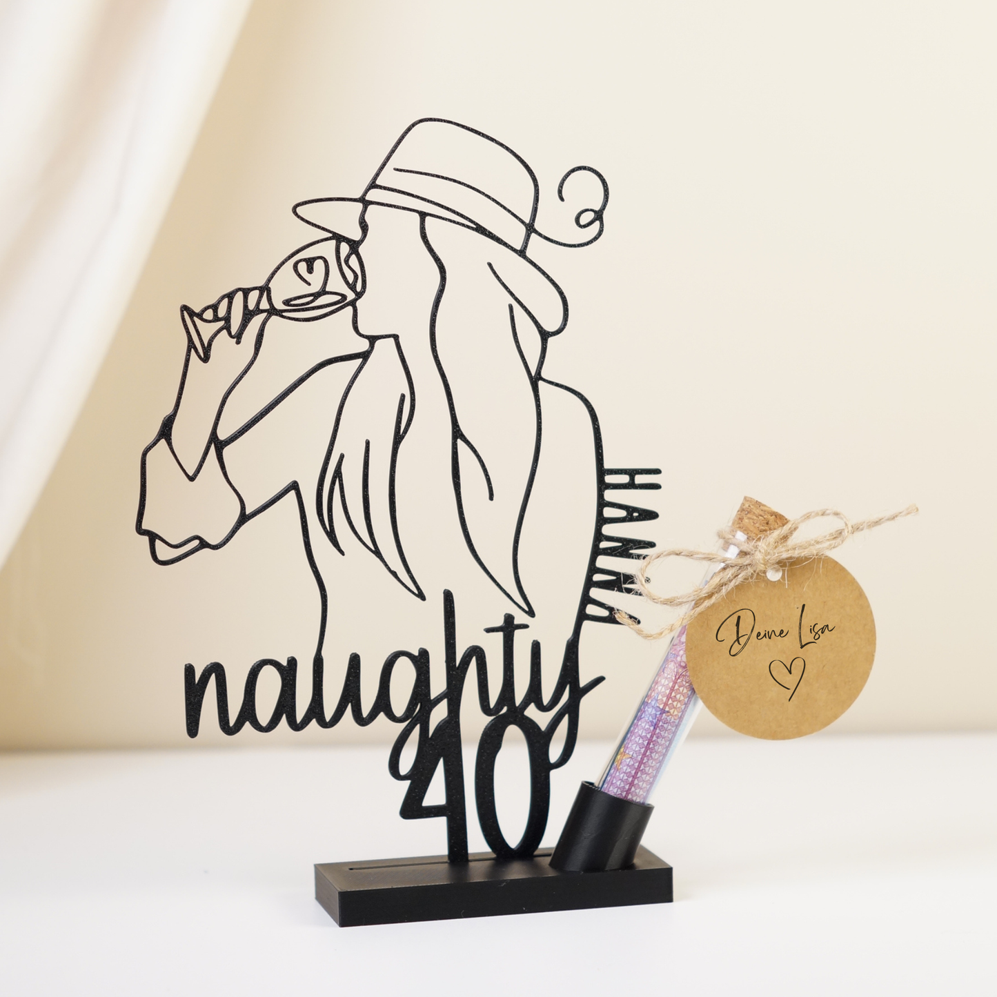 Personalisierte Geschenkidee zum 40. Geburtstag für Frauen, Aufsteller mit Frau und Weinglas